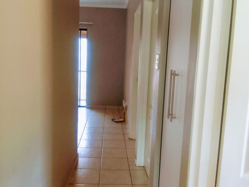Stunning and modern 3 bedroom 2 bathroom floor unit available for sale in Rynfield, Benoni - Photo 5