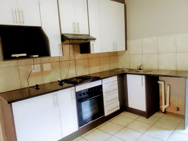 Stunning and modern 3 bedroom 2 bathroom floor unit available for sale in Rynfield, Benoni - Photo 2
