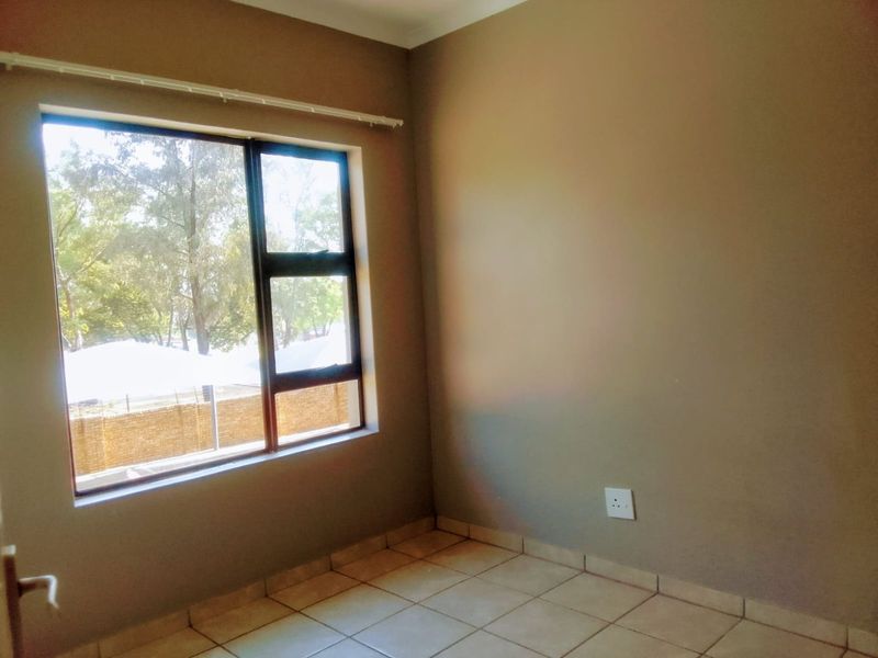 Stunning and modern 3 bedroom 2 bathroom floor unit available for sale in Rynfield, Benoni - Photo 9