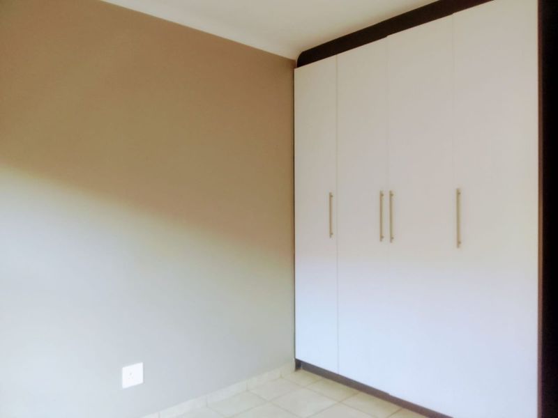 Stunning and modern 3 bedroom 2 bathroom floor unit available for sale in Rynfield, Benoni - Photo 8