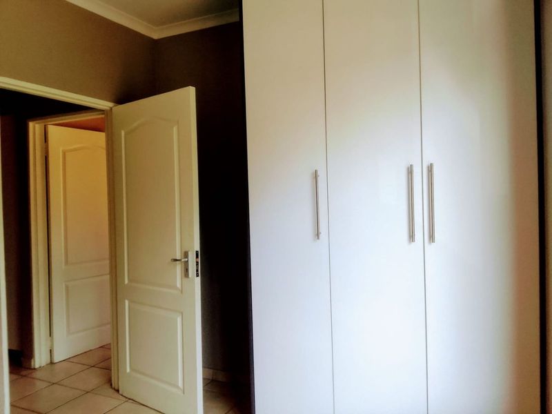 Stunning and modern 3 bedroom 2 bathroom floor unit available for sale in Rynfield, Benoni - Photo 6