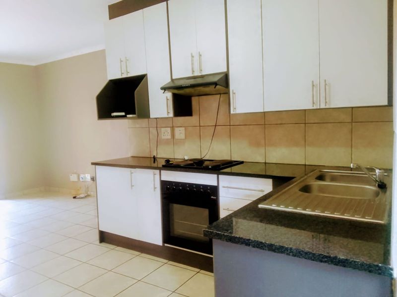 Stunning and modern 3 bedroom 2 bathroom floor unit available for sale in Rynfield, Benoni - Photo 3