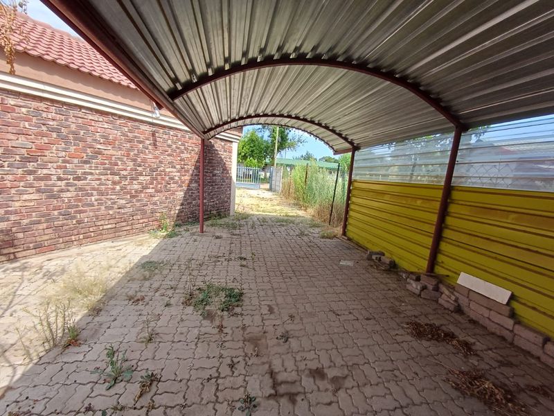 2 Bedroom house for sale in Randlespark  - Photo 4