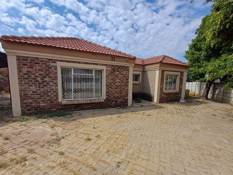 2 Bedroom house for sale in Randlespark  - Photo 1