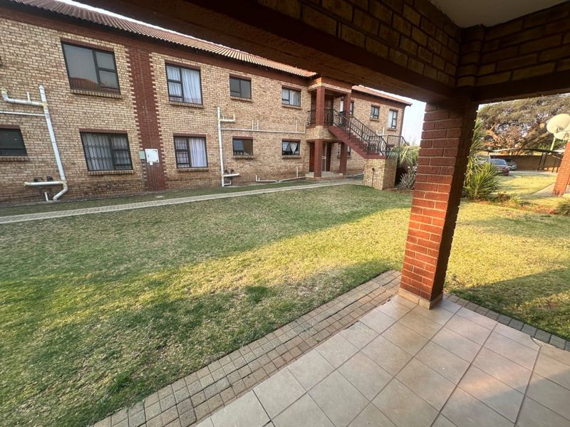 2 Bedroom Flatlet for sale in Flamwood - Photo 3