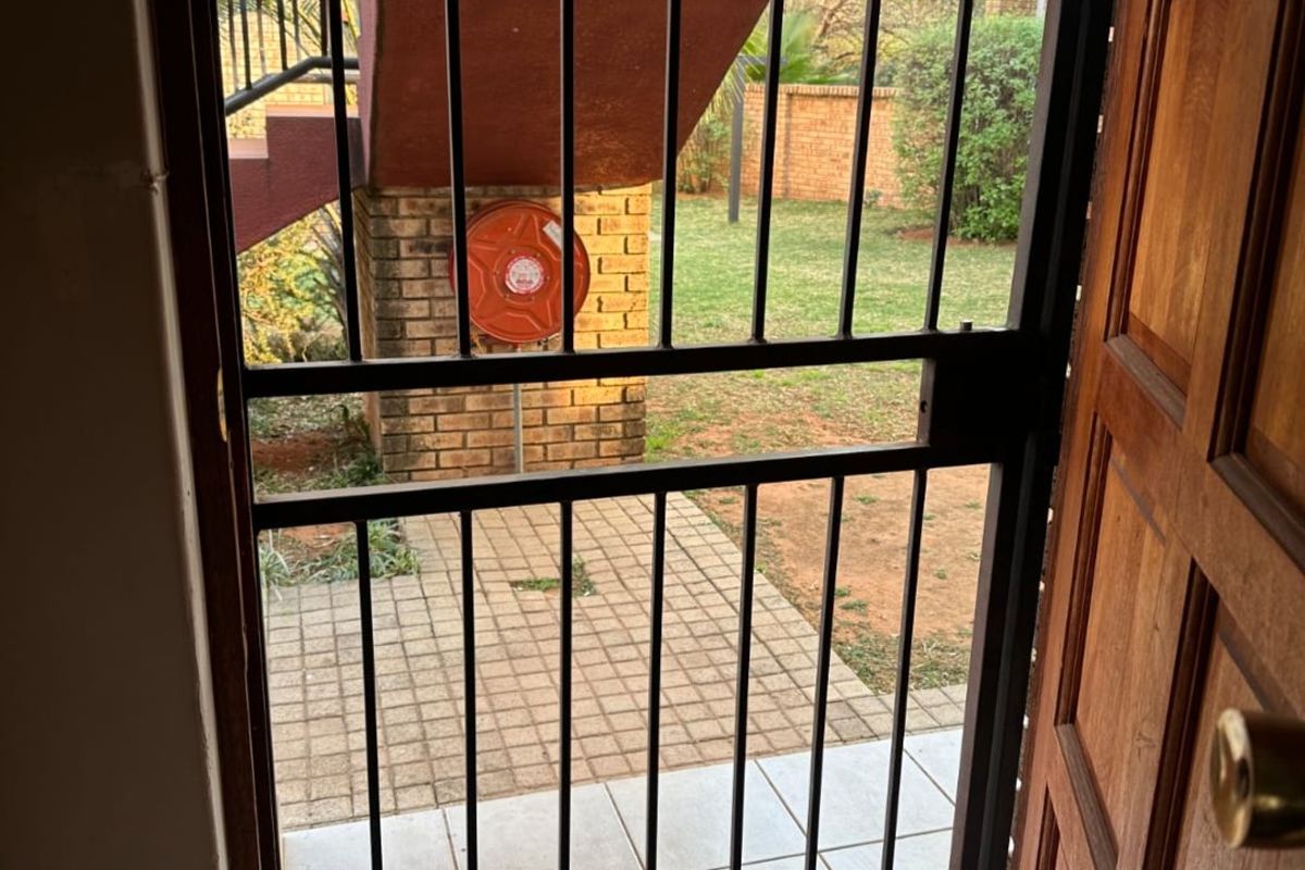 2 Bedroom Flatlet for sale in Flamwood - Photo 2