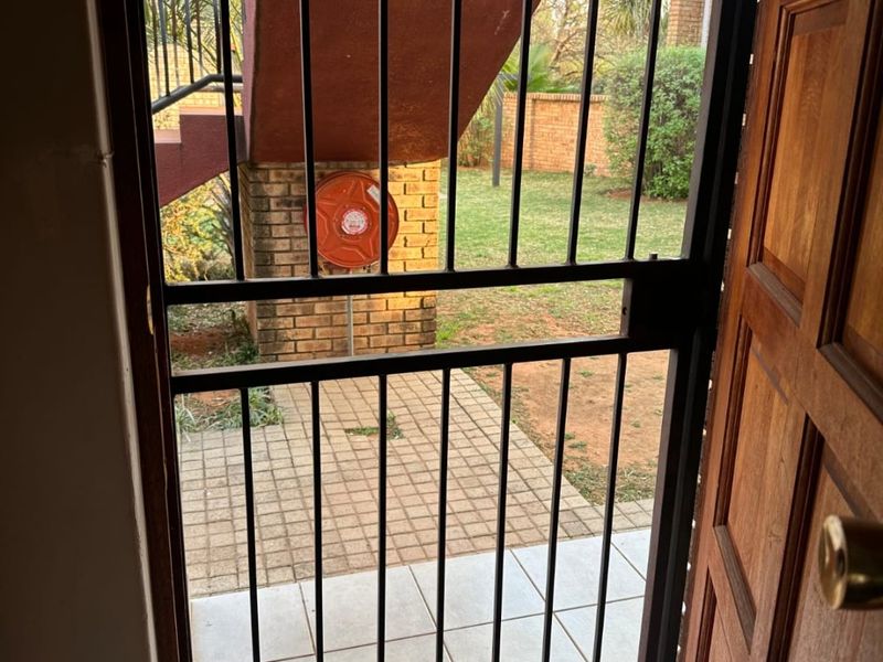 2 Bedroom Flatlet for sale in Flamwood - Photo 2