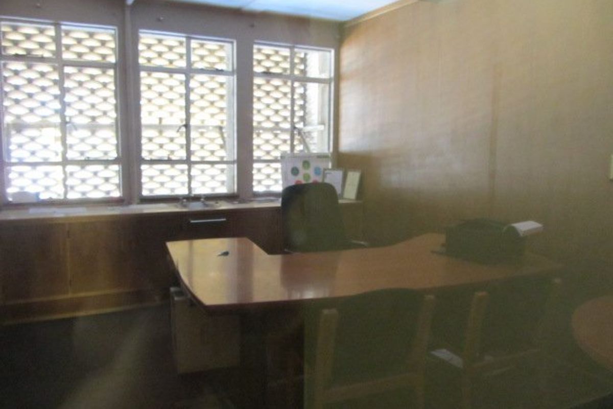 This office block has an entire floor up for sale! - Photo 5