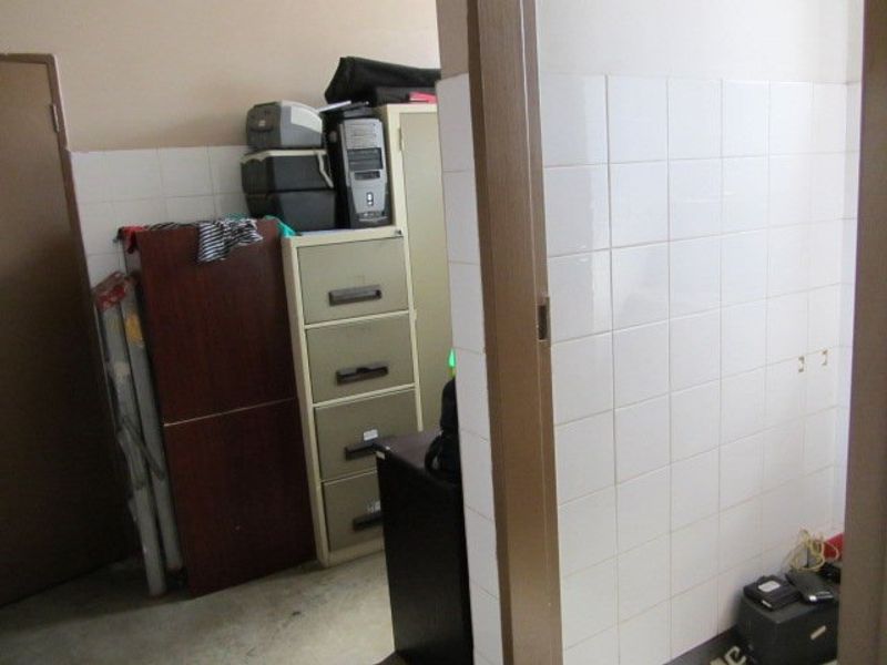 This office block has an entire floor up for sale! - Photo 10