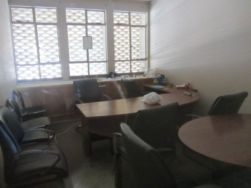 This office block has an entire floor up for sale! - Photo 8