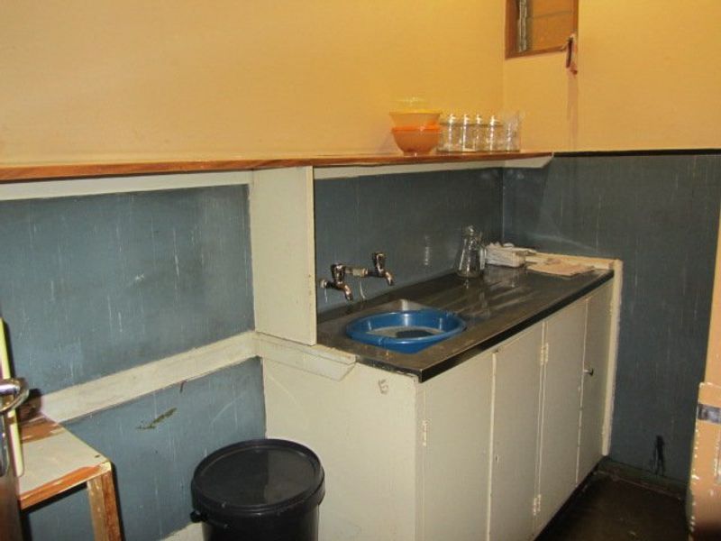 This office block has an entire floor up for sale! - Photo 6