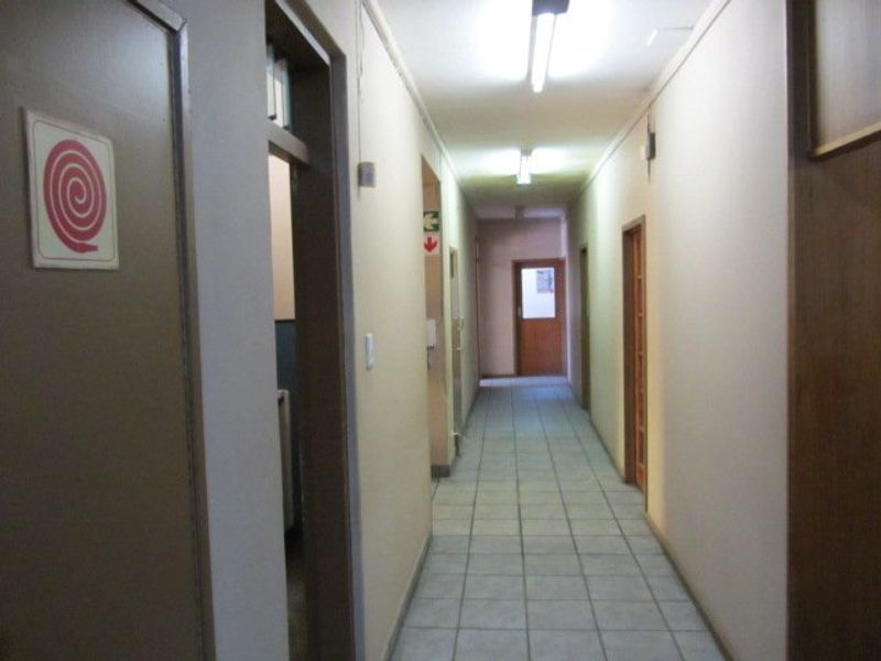 This office block has an entire floor up for sale! - Photo 4