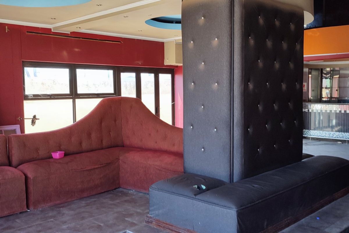 Calling all business owners and investors for this ideally situated property. - Photo 4