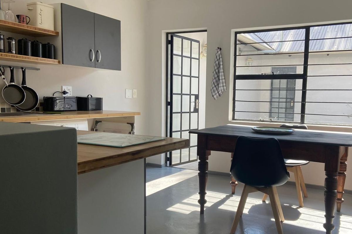 FURNISHED WELL-EQUIPED GROUND FLOOR UNIT FOR PROFESSIONAL/ACADEMIC - Photo 2