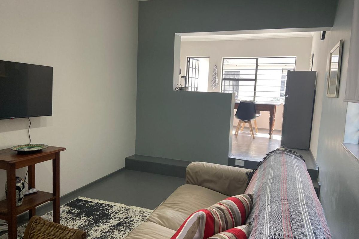 FURNISHED WELL-EQUIPED GROUND FLOOR UNIT FOR PROFESSIONAL/ACADEMIC - Photo 3