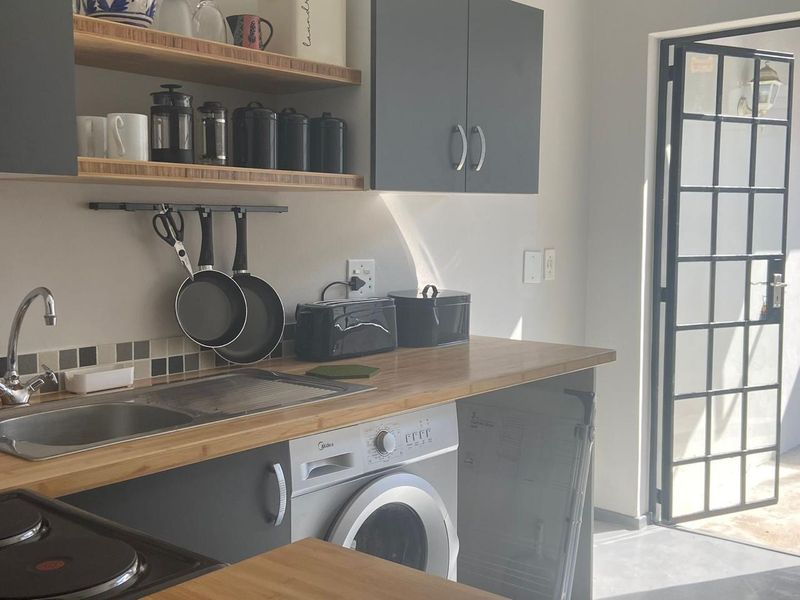 FURNISHED WELL-EQUIPED GROUND FLOOR UNIT FOR PROFESSIONAL/ACADEMIC - Photo 4