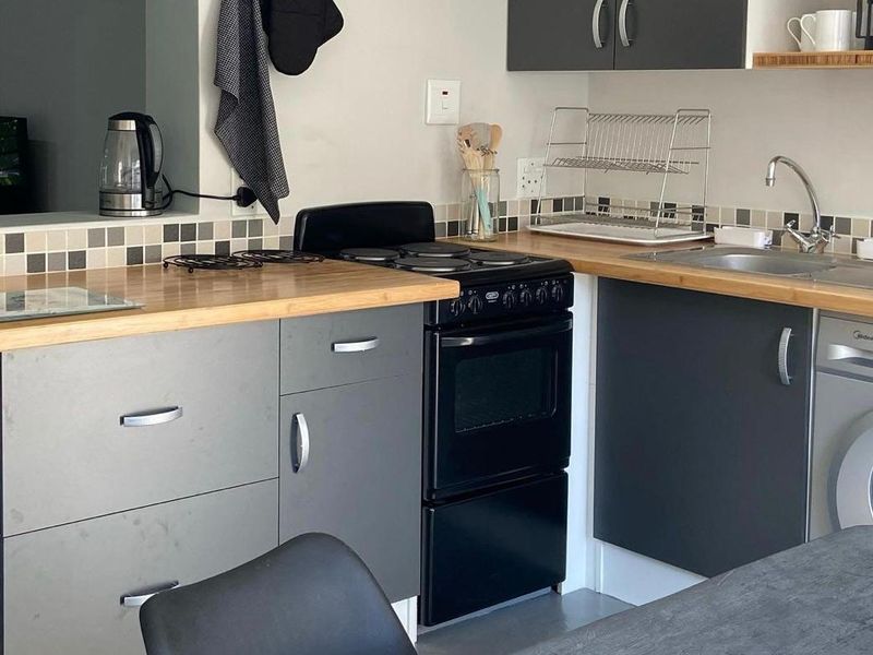 FURNISHED WELL-EQUIPED GROUND FLOOR UNIT FOR PROFESSIONAL/ACADEMIC - Photo 7