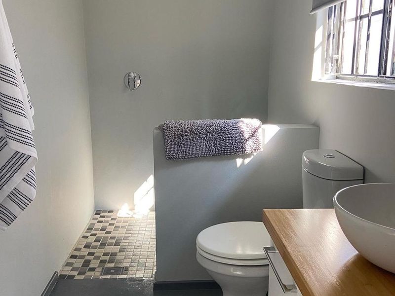 FURNISHED WELL-EQUIPED GROUND FLOOR UNIT FOR PROFESSIONAL/ACADEMIC - Photo 6