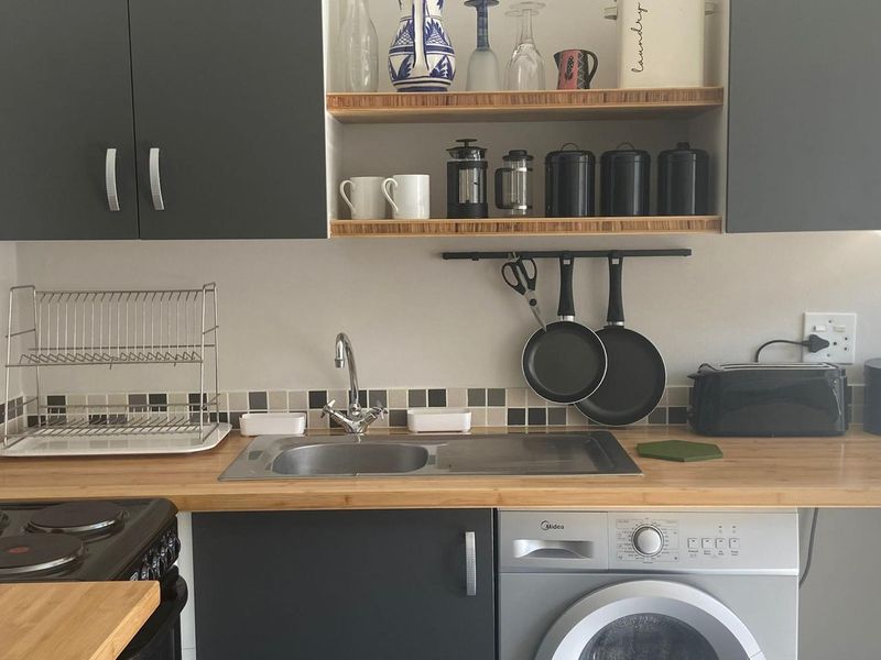 FURNISHED WELL-EQUIPED GROUND FLOOR UNIT FOR PROFESSIONAL/ACADEMIC - Photo 9