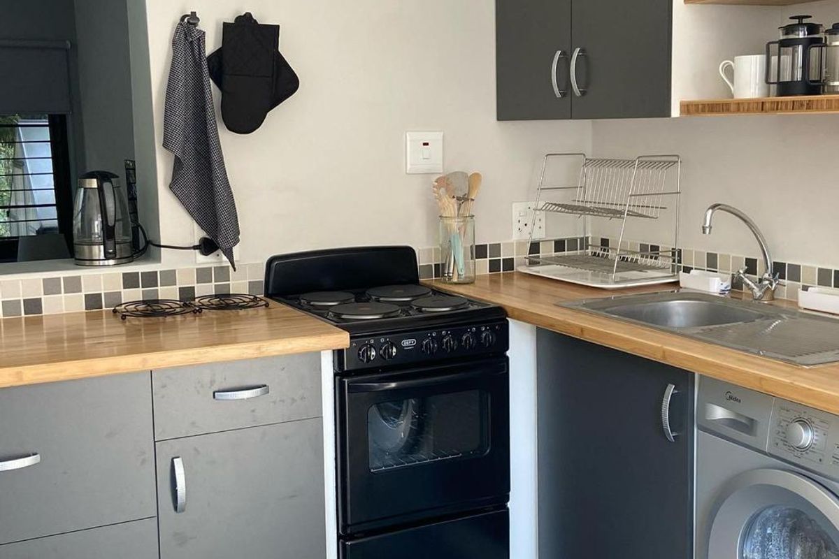 FURNISHED WELL-EQUIPED GROUND FLOOR UNIT FOR PROFESSIONAL/ACADEMIC - Photo 5