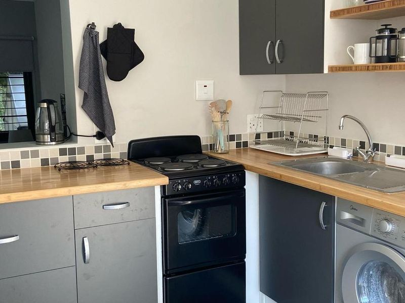 FURNISHED WELL-EQUIPED GROUND FLOOR UNIT FOR PROFESSIONAL/ACADEMIC - Photo 5