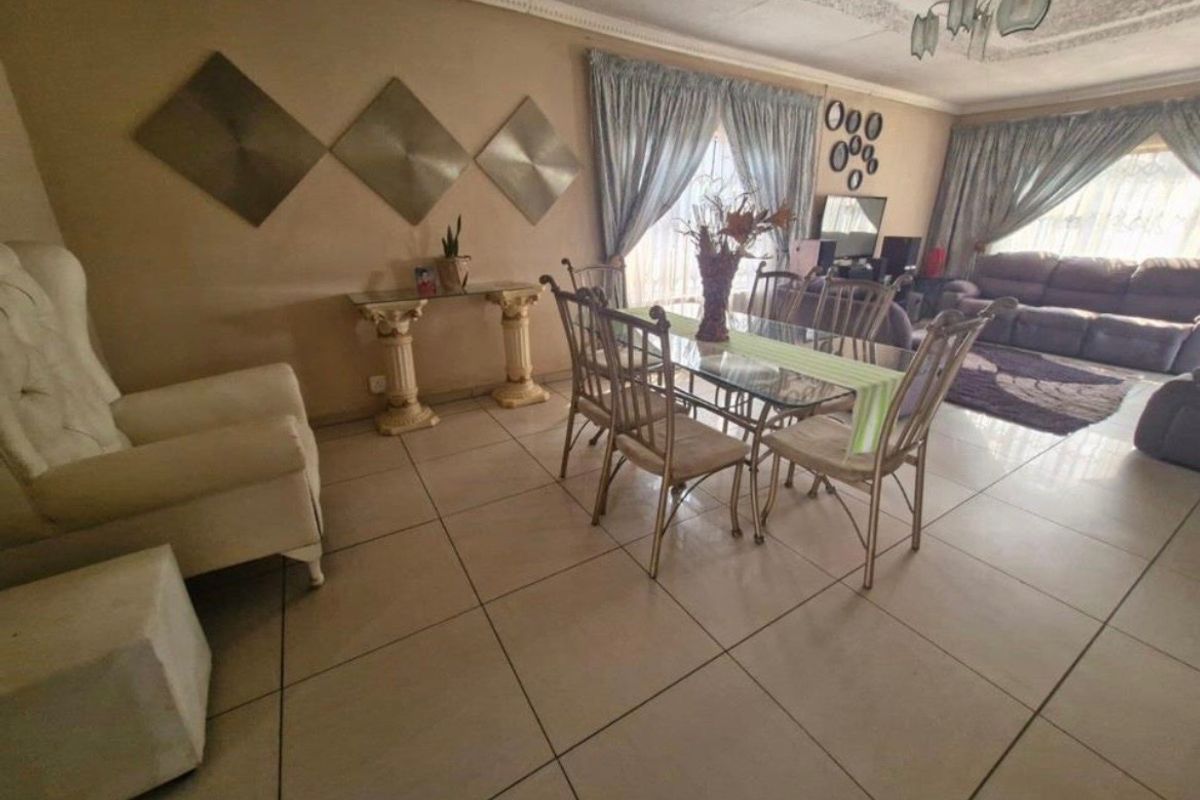 4 bedroom house for sale in Danville  - Photo 2