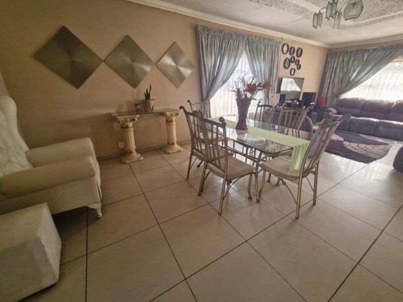 4 bedroom house for sale in Danville  - Photo 2