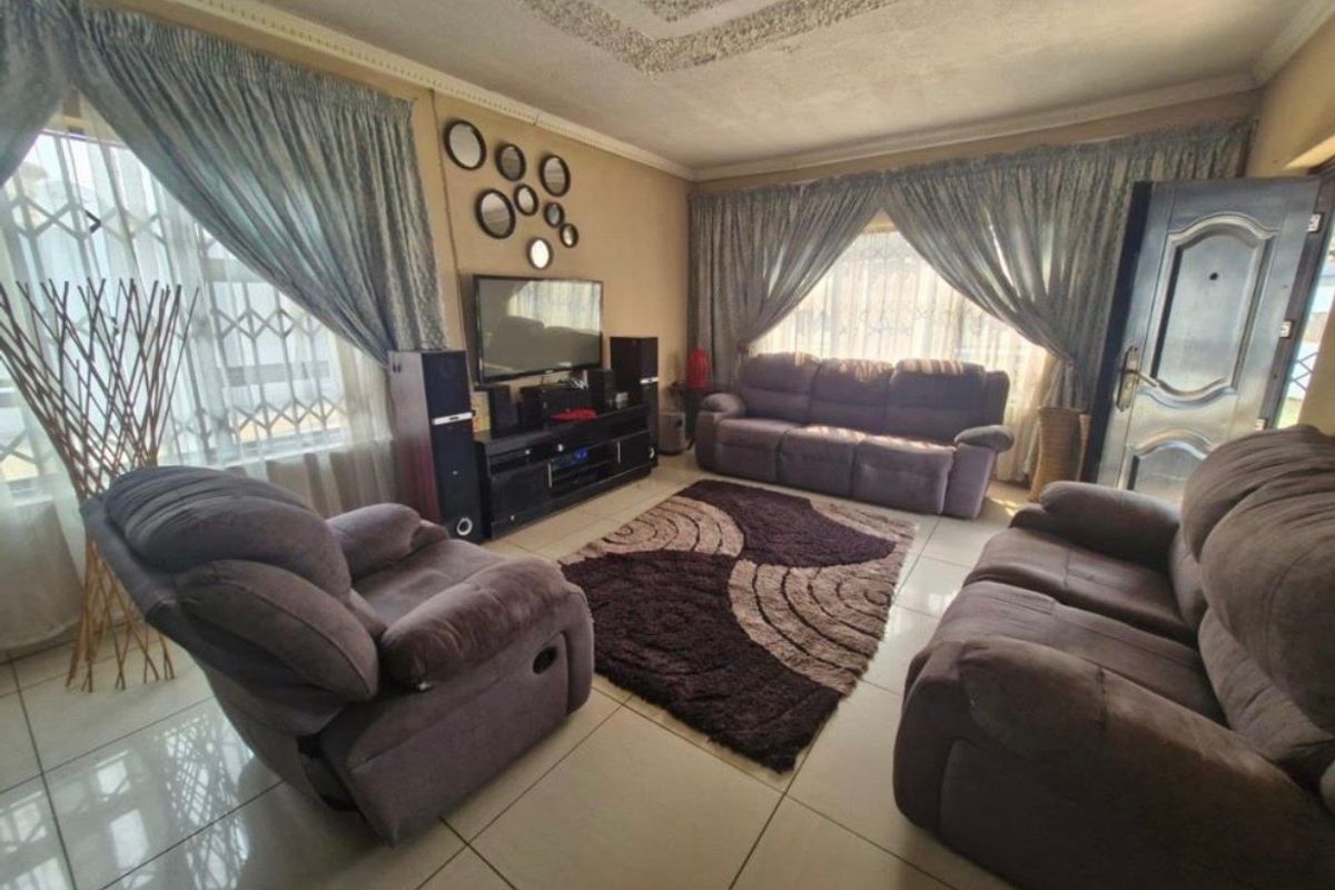 4 bedroom house for sale in Danville  - Photo 3