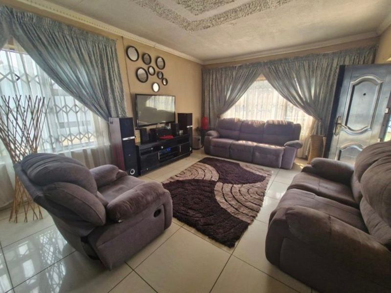 4 bedroom house for sale in Danville  - Photo 3