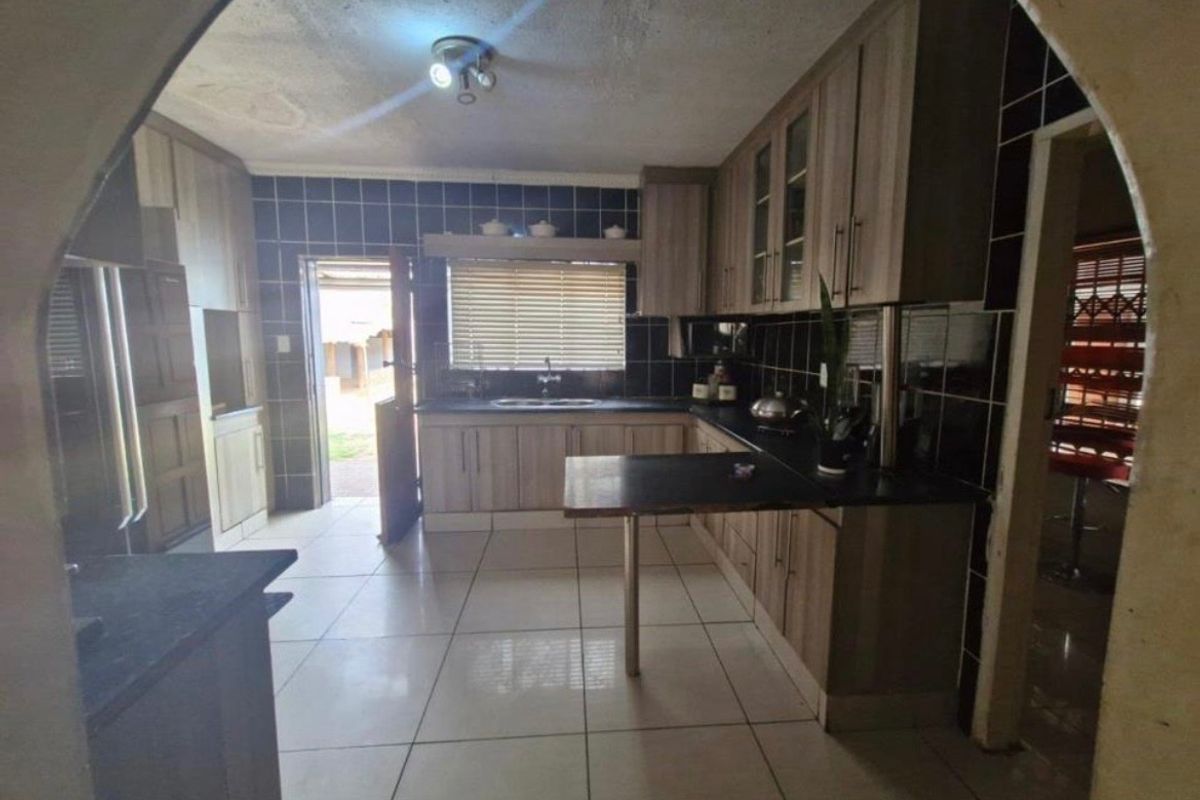 4 bedroom house for sale in Danville  - Photo 4