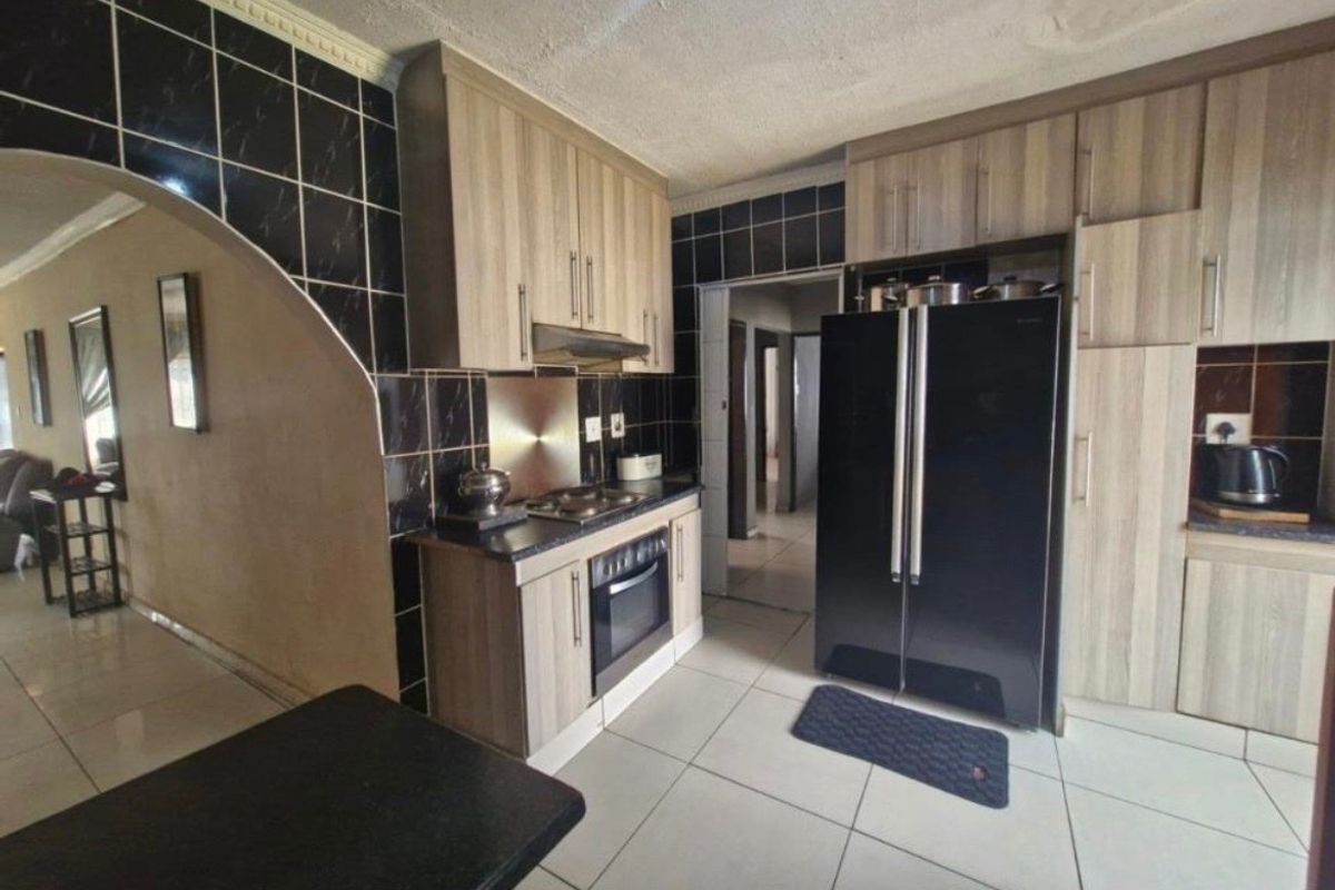 4 bedroom house for sale in Danville  - Photo 5