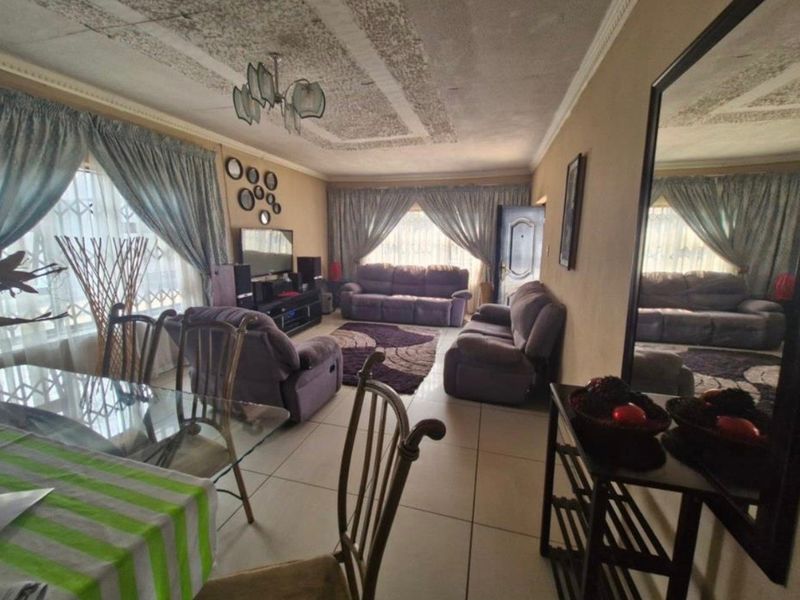 4 bedroom house for sale in Danville  - Photo 10