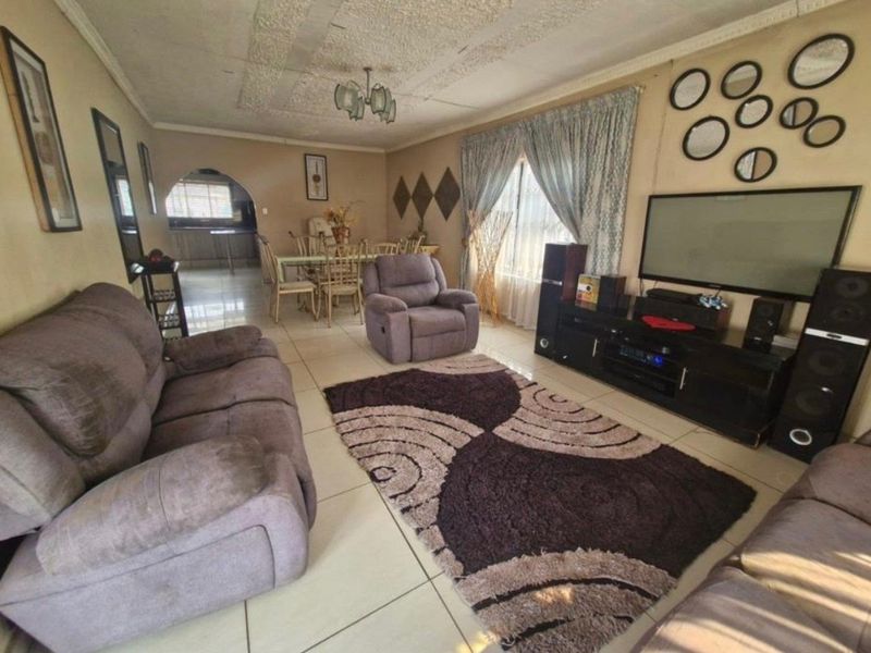 4 bedroom house for sale in Danville  - Photo 9