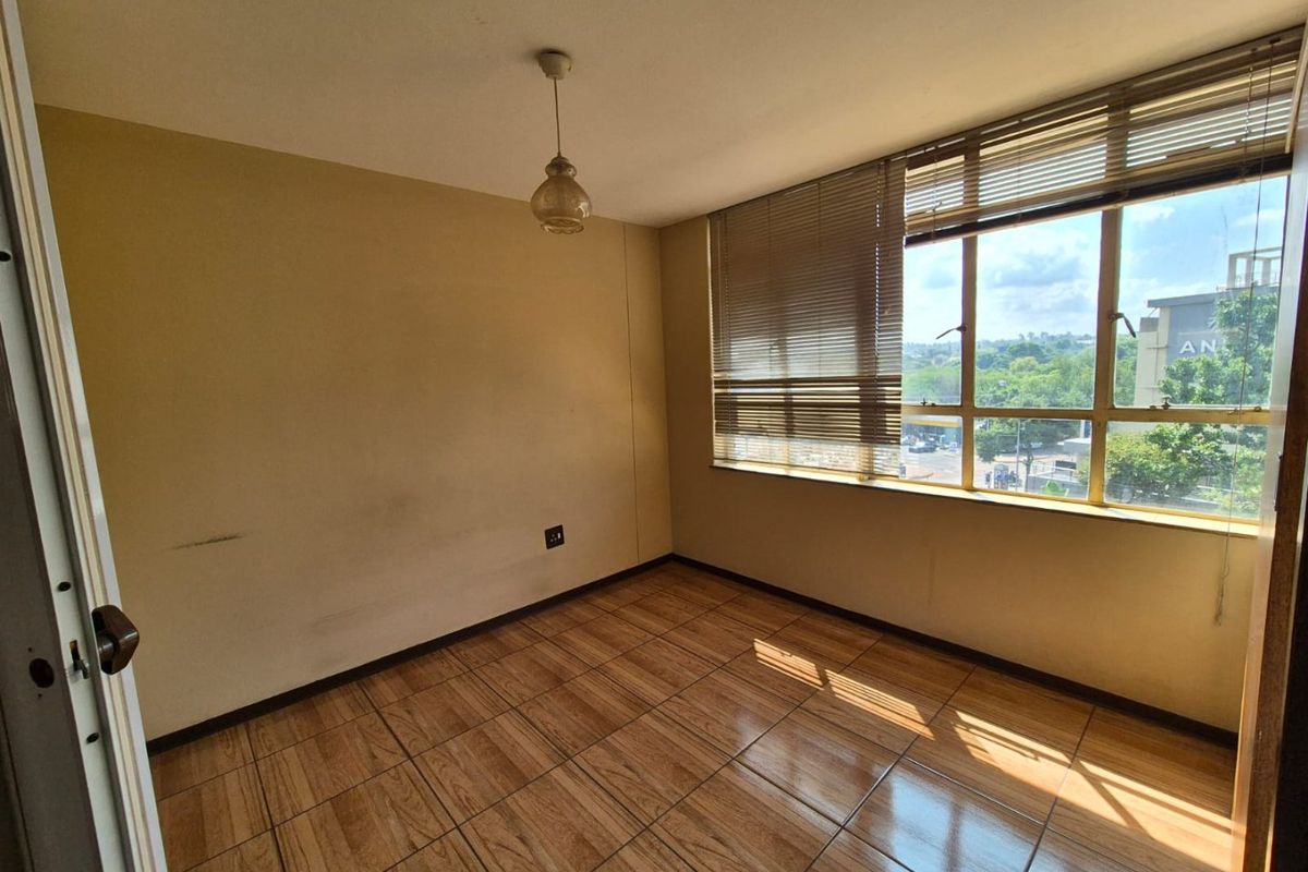 Modern Student Apartment For Sale in Hatfield - Photo 5