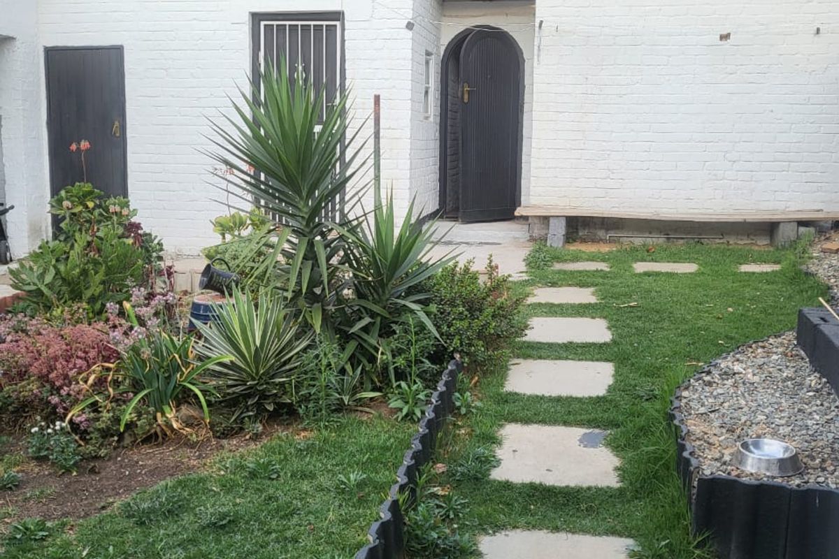 FURNISHED GROUND FLOOR COTTAGE - Photo 2