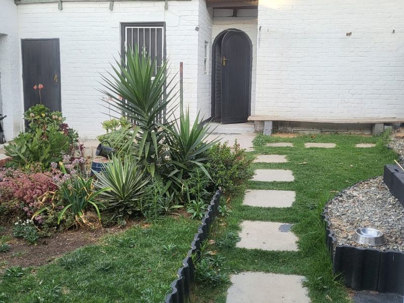 FURNISHED GROUND FLOOR COTTAGE - Photo 2