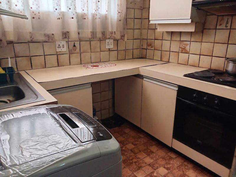 2 bed 1 bath apartment property for sale in Berea - Photo 3