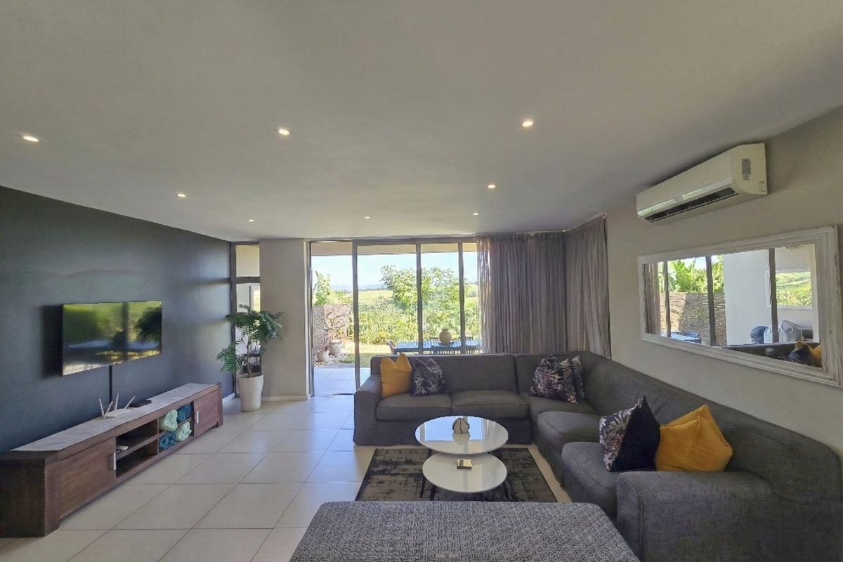 Stylish Coastal Townhouse - Photo 3