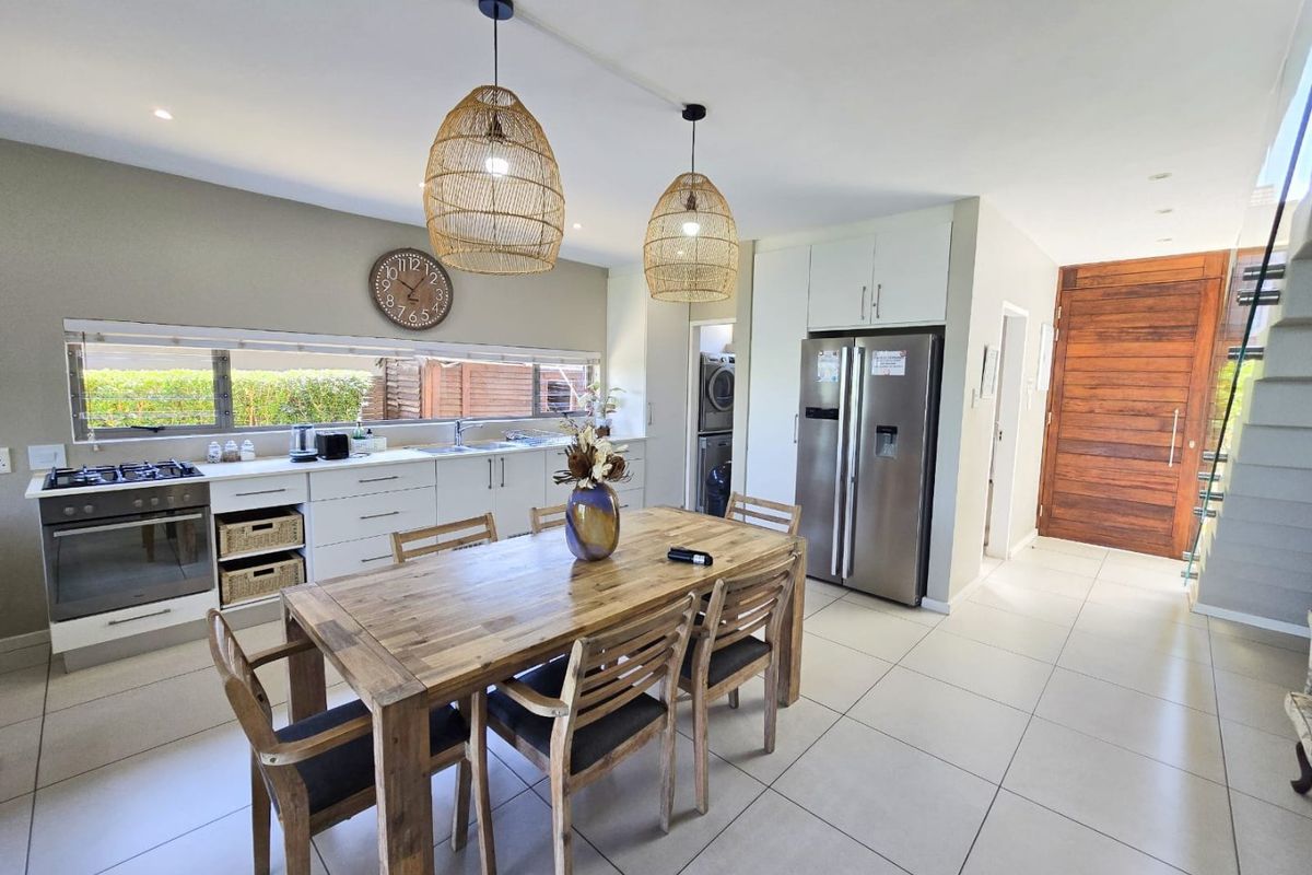 Stylish Coastal Townhouse - Photo 2