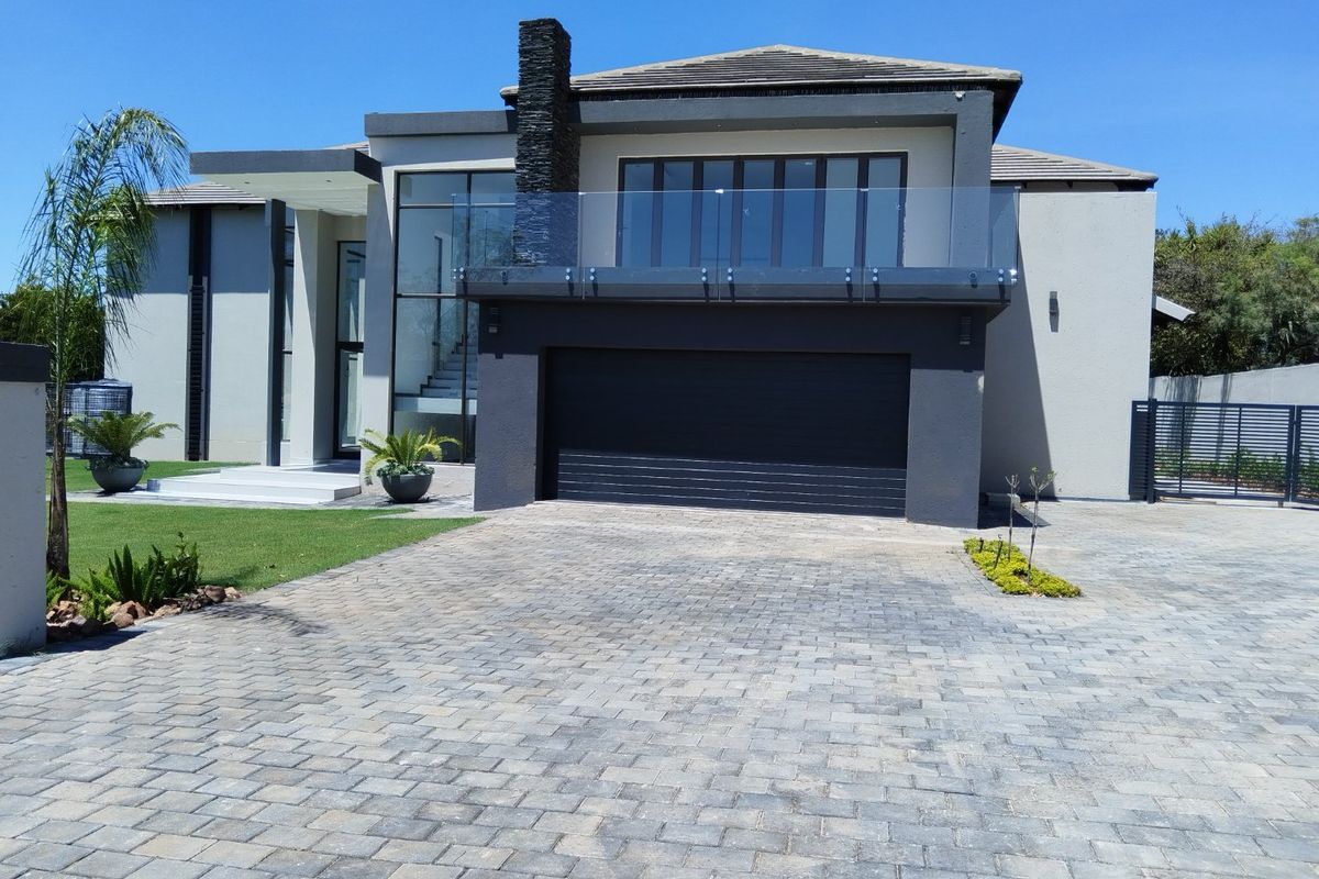 Ultra-Luxury 5-Bedroom Residence To Let - Photo 5