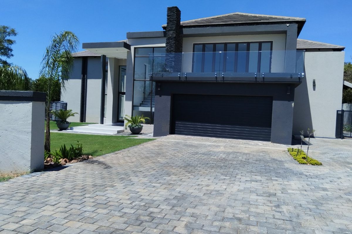 Ultra-Luxury 5-Bedroom Residence To Let - Photo 2