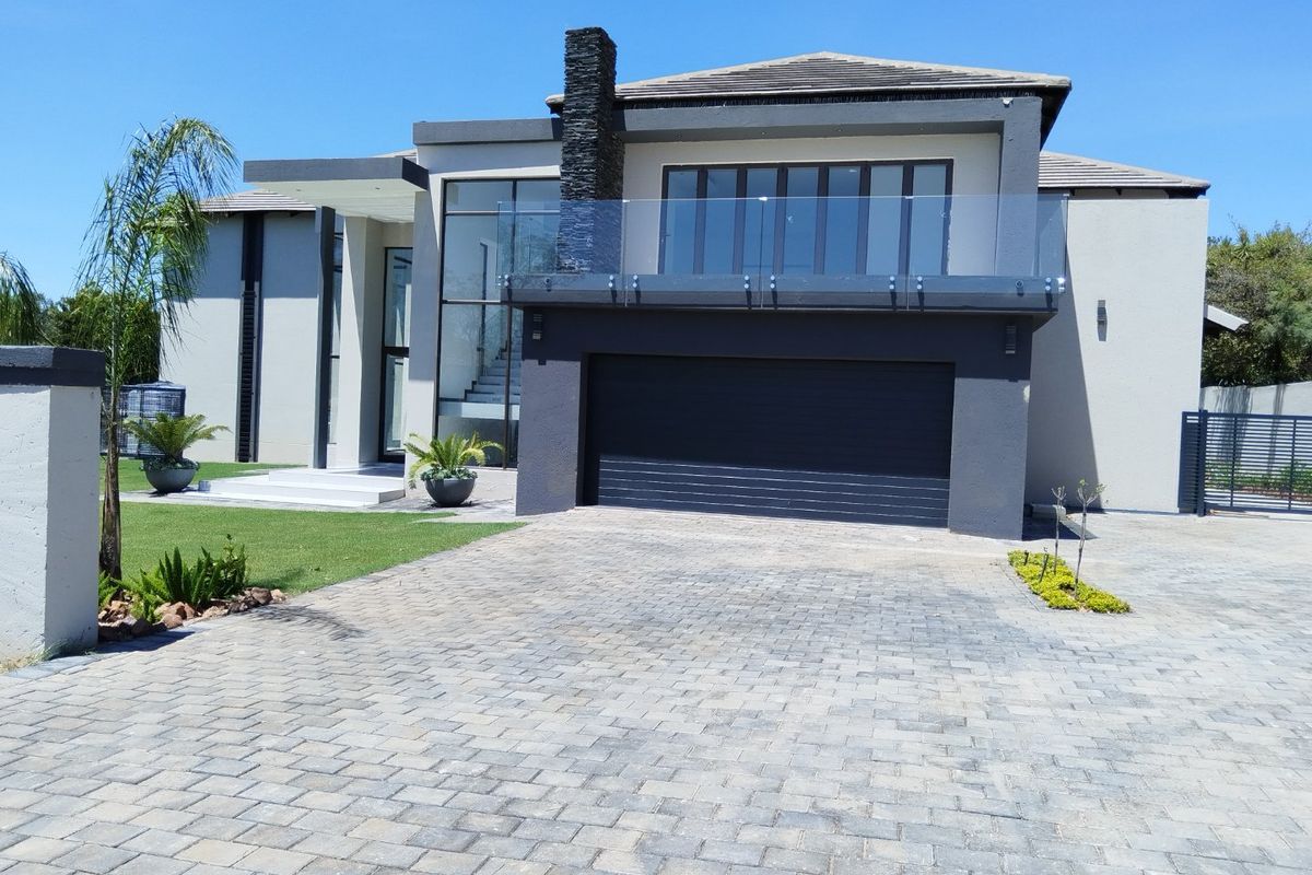 Ultra-Luxury 5-Bedroom Residence To Let - Photo 3