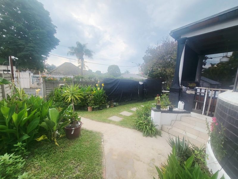 3 BED FAMILY HOME WITH 2 OUTBUILDINGS WITH OWN KITCHENETTES - Photo 2