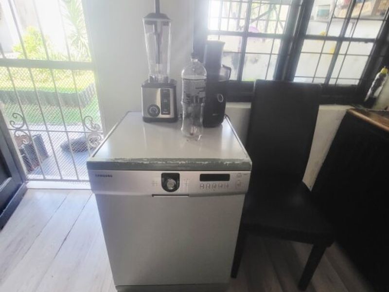 3 BED FAMILY HOME WITH 2 OUTBUILDINGS WITH OWN KITCHENETTES - Photo 10