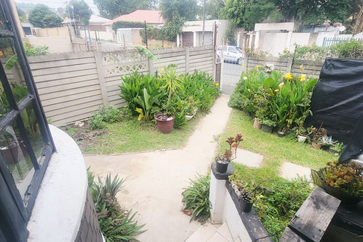 3 BED FAMILY HOME WITH 2 OUTBUILDINGS WITH OWN KITCHENETTES - Photo 3