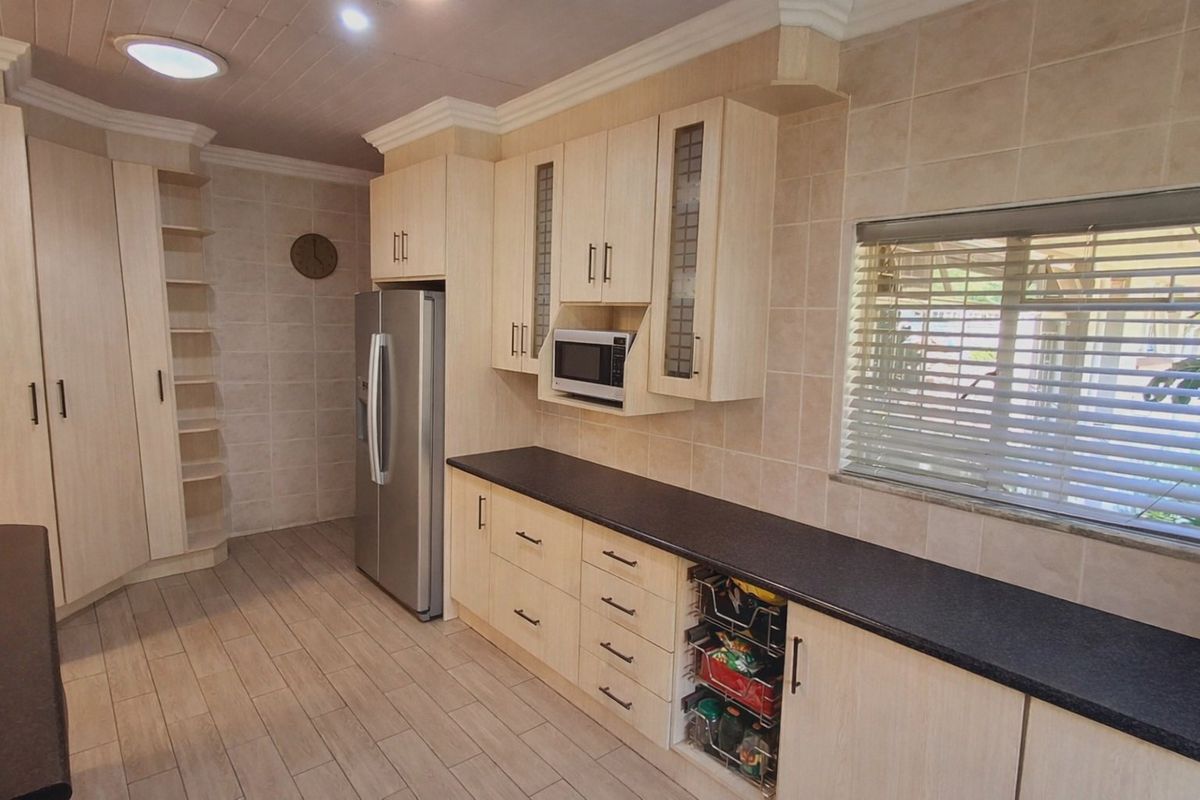 Beautiful 4-Bedroom Family Home with Solar Inverter & Income-Generating Flatlet in Sasolburg - Photo 5