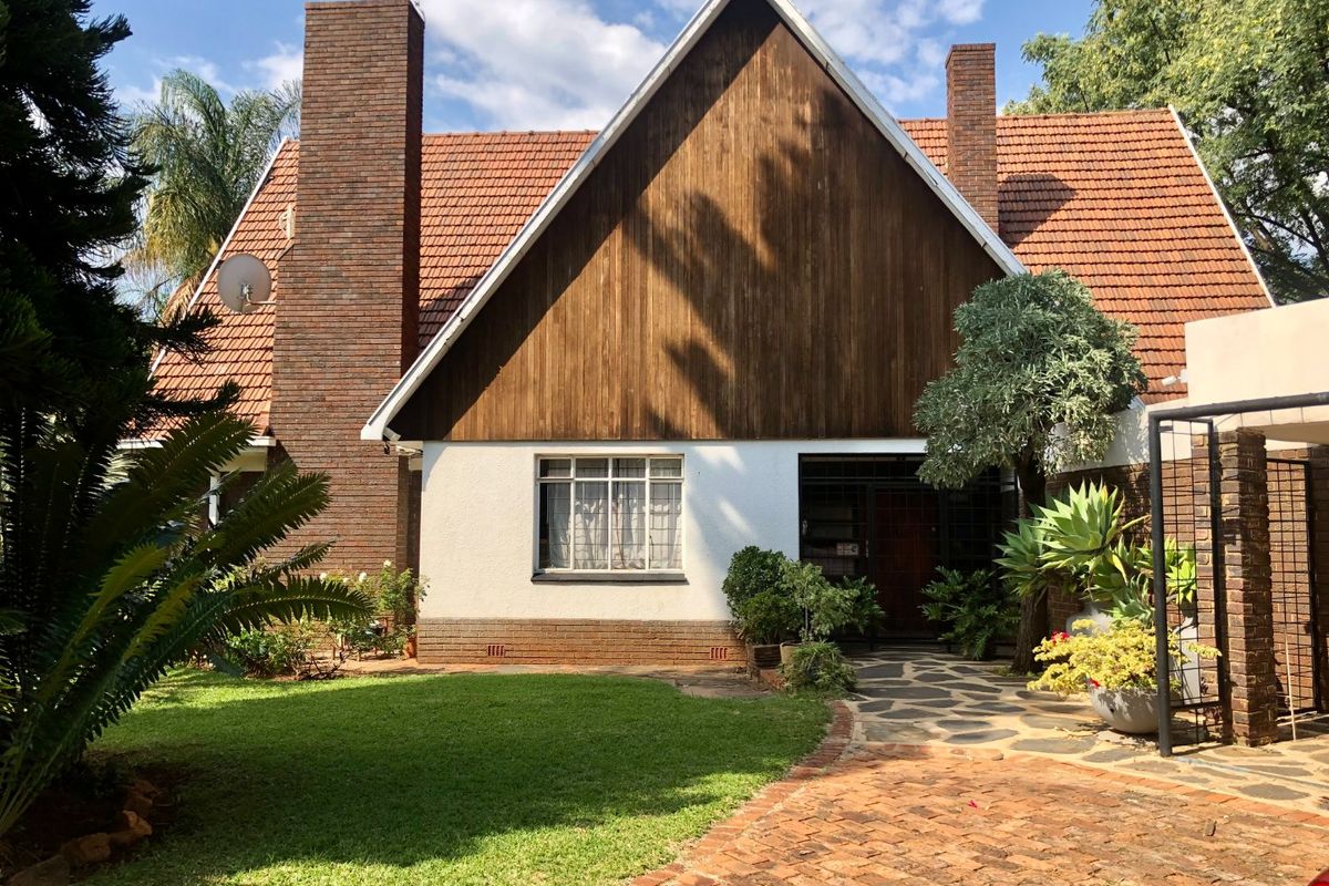 Exceptional 3-Hectare Smallholding on the Slopes of the Magaliesberg - Photo 2