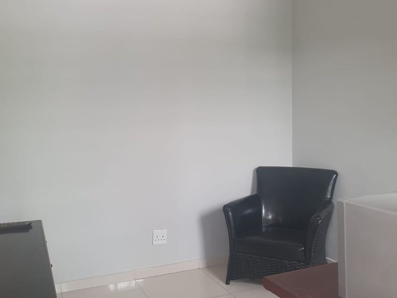 Secure 1 bedroom cottage in Edenvale.  - Photo 4