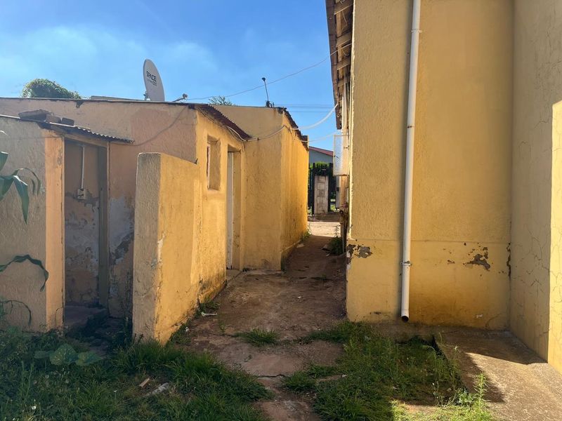 Commune property with 7 Rooms available for sale in Germiston - Photo 9