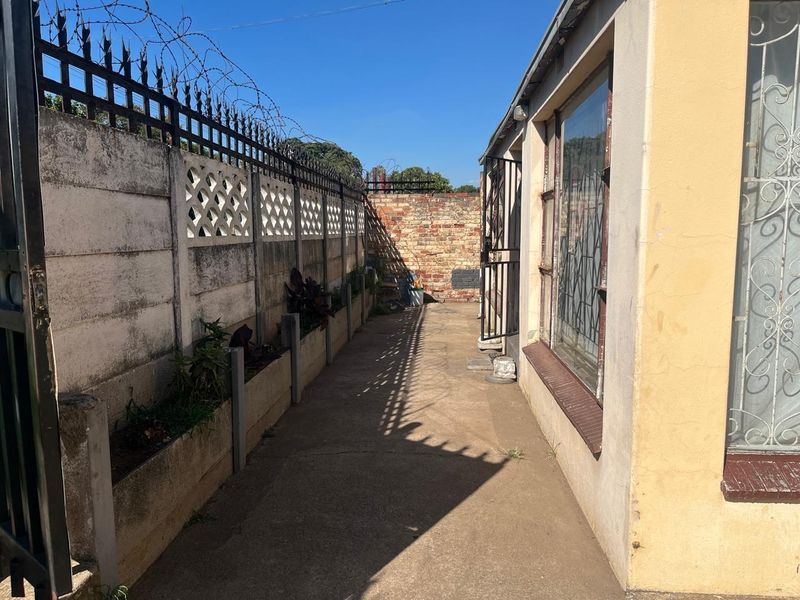 Commune property with 7 Rooms available for sale in Germiston - Photo 6